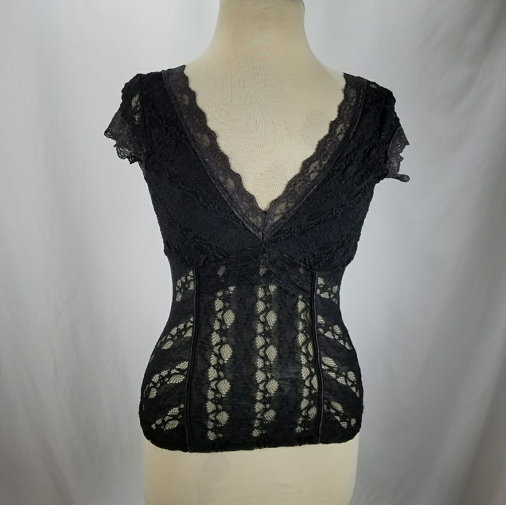 XOXO black V neck & back lace top w/cap sleeves